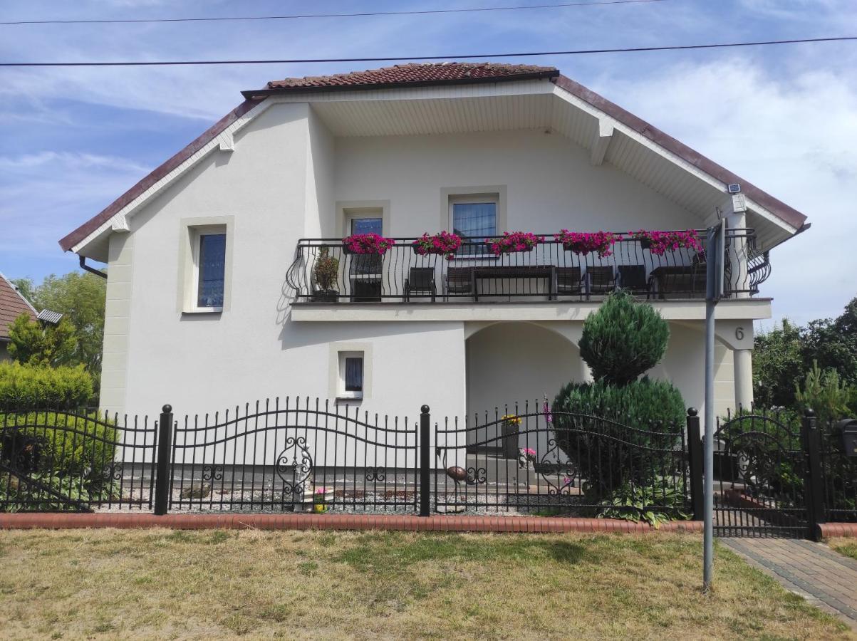 Pokoje Goscinne Cuma Łeba Exterior foto